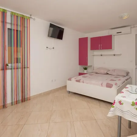 Amazing In With Kitchen Apartment *
